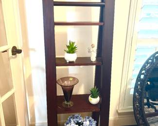 Folding bookcase/display shelf