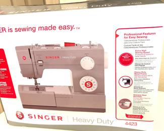 Singer heavy duty machine in box