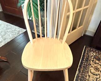 Set of 4 light wood spindle back chairs