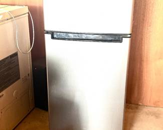 Magic Chef mini fridge