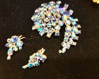 Vintage aurora borealis brooch and earrings