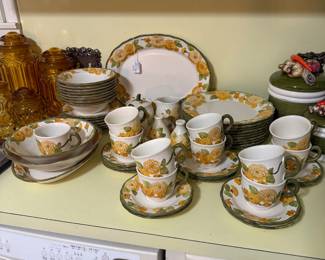 Metlox Poppytrail Zinnia Dinnerware
