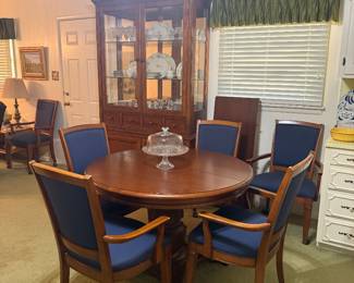 Thomasville Bridgeport Dining Table with 6 Chairs & Leaf