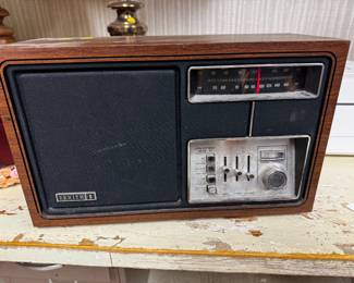 Vintage Zenith Radio works!
