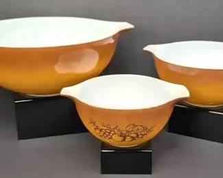 CL010 Vintage Pyrex Nesting Bowl Set