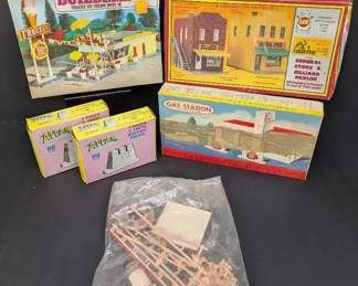 CL024 Model Train Scenery Unbuilt with Boxes