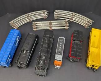 AM008 Vintage Model Train and Track Collection