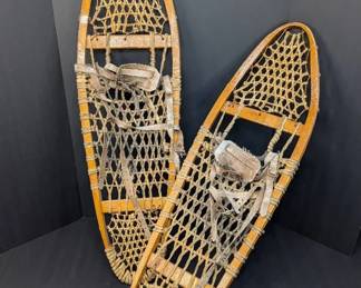 AM018 Vintage Wooden Snowshoes