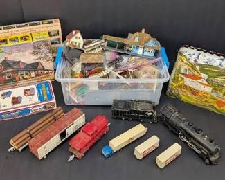 CL027 Model Train Used Scenery Collection