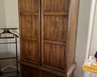 Verticle dresser