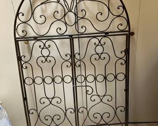 Metal wall decorator item