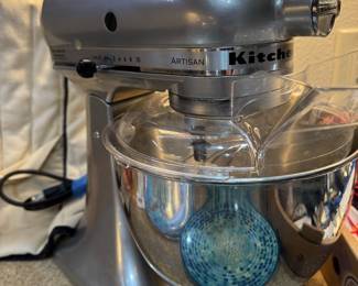 KitchenAid Artisan Tilt-Head Stand Mixer w/Stainless Bowl & Pouring Shield • Wire Wise • Dough Hook • Recipe Book • Genuine KitchenAid fitted mixer Cover