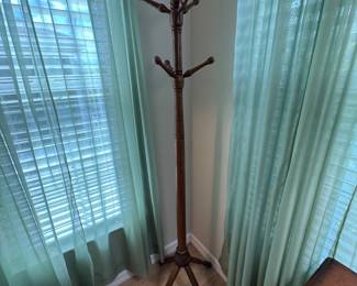 Traditional Turned-Wood Hall Tree / Coat Rack