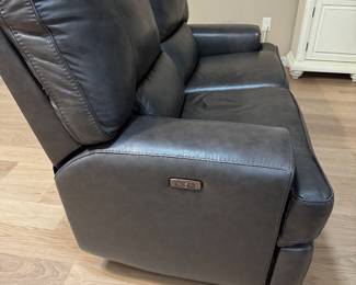 PALLISER ASHER 100% VALENCIA TG LEATHER DUAL-POWER RECLINING LOVESEAT • PEWTER Wall-Hugger • Dual-Power Reclining • USB
