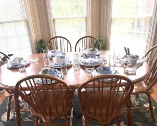 Dinette Set w/6 Chairs and An Extra Leaf 