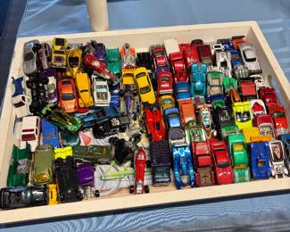Assorted Hotwheels and matchbox cars.