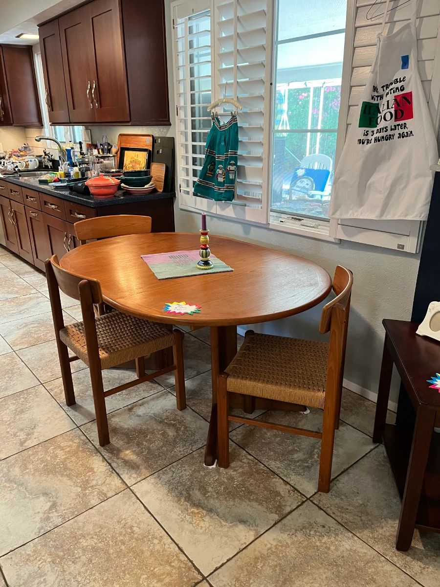 Kitchen table with one leaf