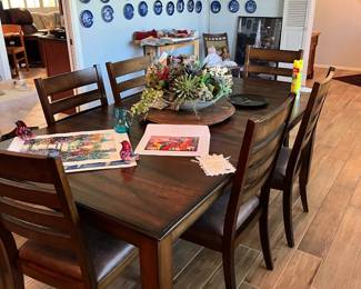 Dining room table with 6 chairs