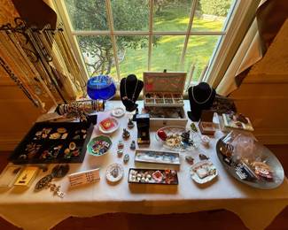 Costume jewelry, some vintage