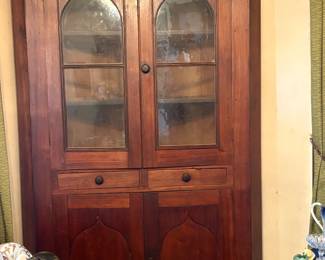 7'Mahogany corner China Caninet with 2 drawers and 2 doors for storage. Cathedral style glass front