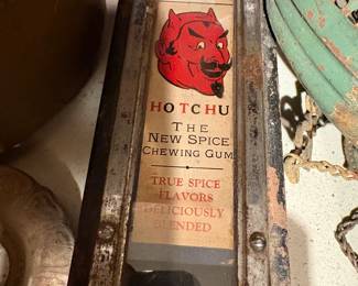 Antique Pulver 1cent "Hotchu" chewing gum gum dispensing machine.