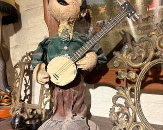 Vintage figurine banjo-playing character