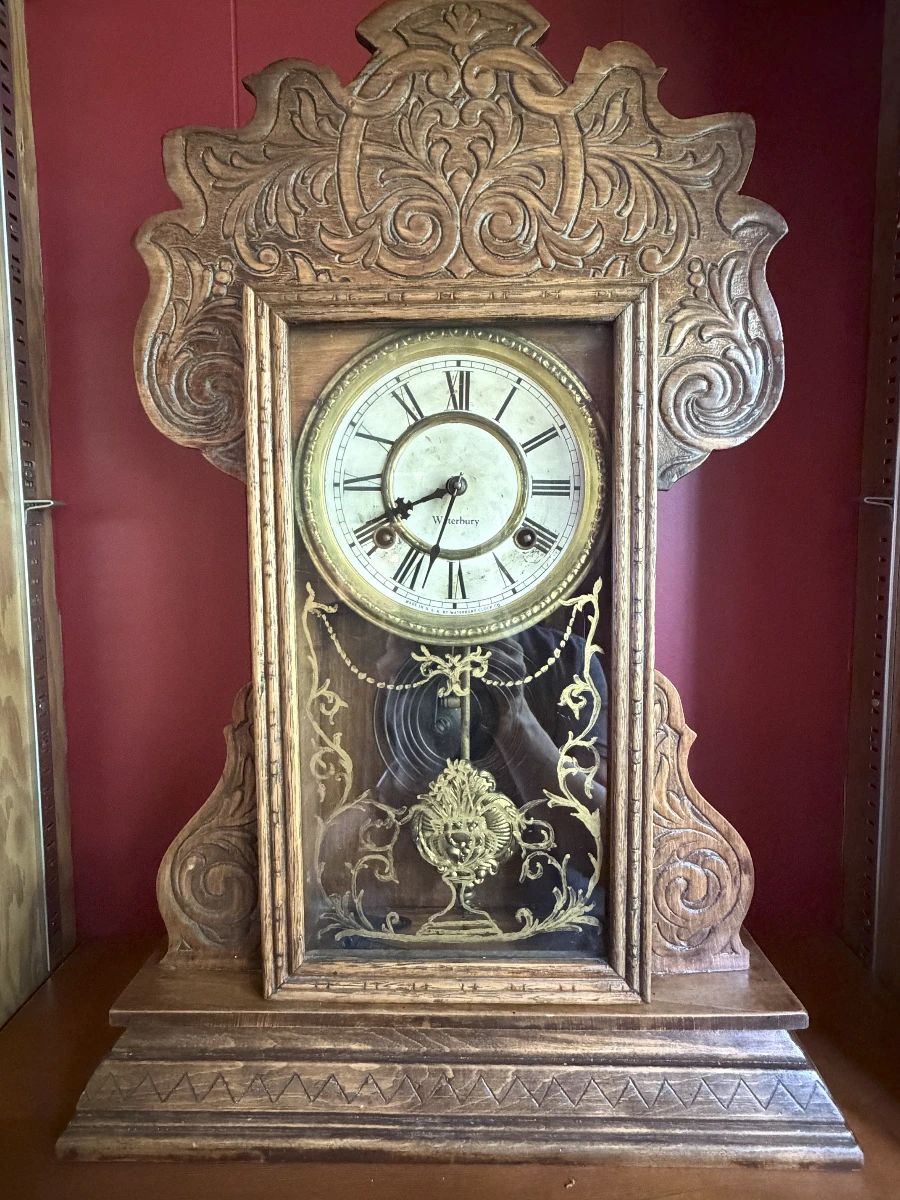 Waterbury Gingerbread Clock with original key