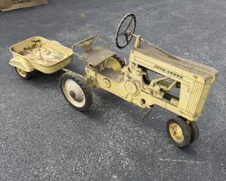 1950s John Deere cast aluminum toy pedal tractor