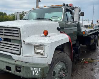 Ford tow truck flatbed