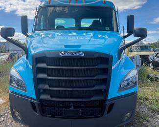     Freightliner Fuel Cell Electric Commercial Truck