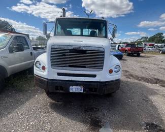 Freightliner semi truck 