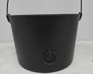 Cast Iron Pot With Bail Handle And Side Ring