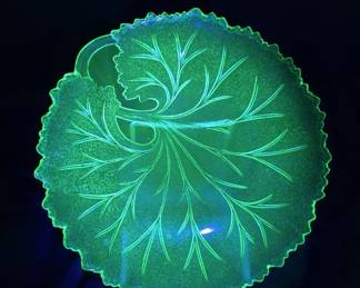 Green Uranium Glass Leaf Plate
