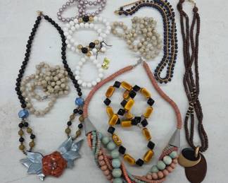 	Costume Jewelry Necklaces