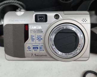 Olympus Camedia C-7000 Zoom Digital Camera Kit