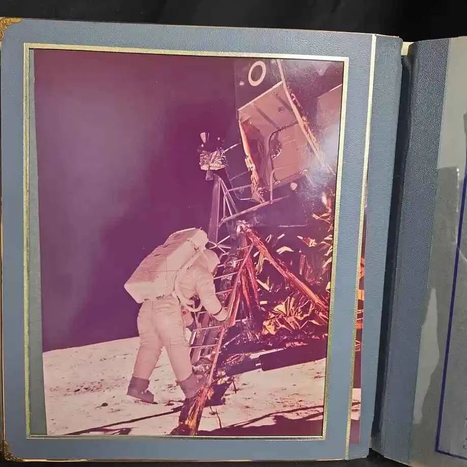 UM440VOriginal Photos Of 1st Landing And Walk On The Moon.