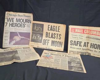 UM430Miscellaneous Newspapers Of Shuttle Explosion And More