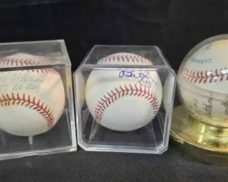 UM519Signed Baseballs Earl Williams, Matt Luke, Bert Blyleven