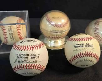 UM527Five signed National League baseballs