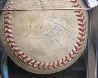 UM5235 Signed Baseballs Featuring Vintage Spalding