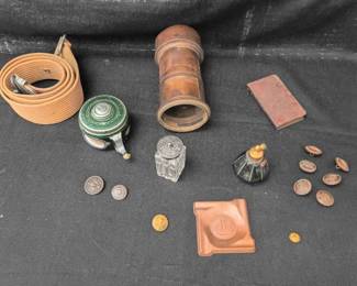 UM496Vintage War Buttons Accessories