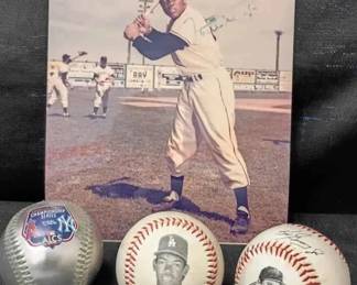 UM468Vintage Signed Willie Mays Photo and more