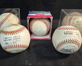 UM528Five national league signed baseballs with Bobby Bonilla signed ball
