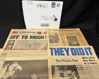 UM415VVintage 1969 Apollo 11 Moon Landing Newspapers And USPS stamps