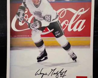 UM333Wayne Gretzky Signed Coca Cola