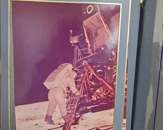 UM440VOriginal Photos Of 1st Landing And Walk On The Moon.