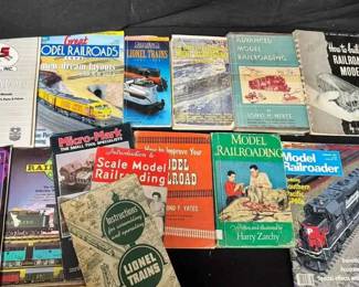 UM393Vintage Model Railroading And Toy Train Book And Catalog Collection
