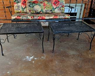 Rod iron patio set in excellent condition