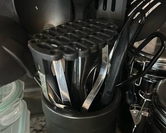 black silicone kitchen utensil set