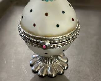 vintage pedestal egg trinket